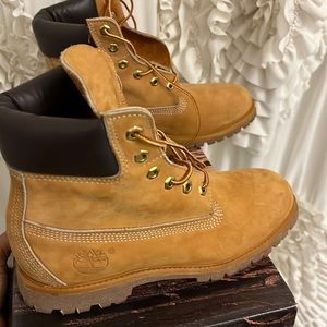 Vintage and New Ladies 7.5 Timberland boots